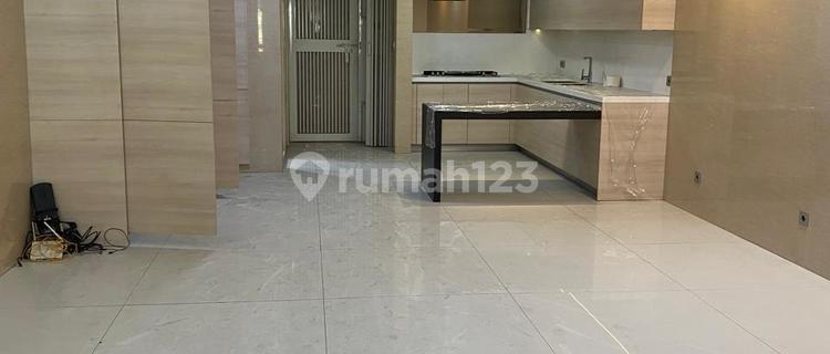 4-Story Shop House for Rent at Setrasari Mall Bandung 1