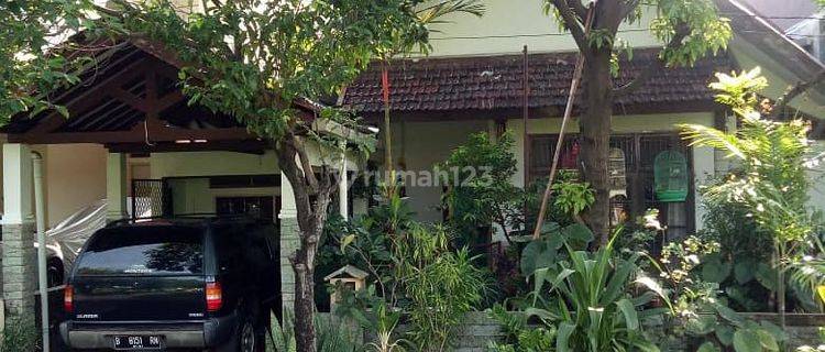 Rumah Hunian Asri Depan Taman di Persada Kemala Jakasampurna Bekasi Barat 1