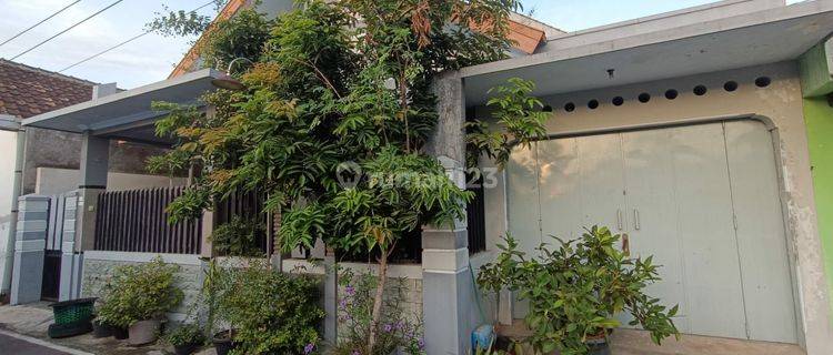 Dijual rumah Karanganyar Solo. Jalan Lawu Solo - Tawangmangu.
dekat dgn pusat kota, obyek wisata & perkantoran, hanya 100m dari Jalan Raya 
 1