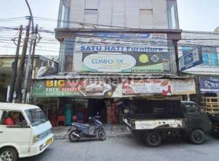 For Rent: 3-Story Shop House in Ciputat! Strategic Location Facing Main Road! 1