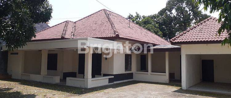 Rumah Pinggir Jalan Tengah Kota Klaten Siap Pakai 1