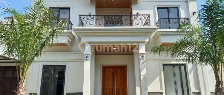 Modern Classic and Luxurious House in Kartosuro Ready to Use 1