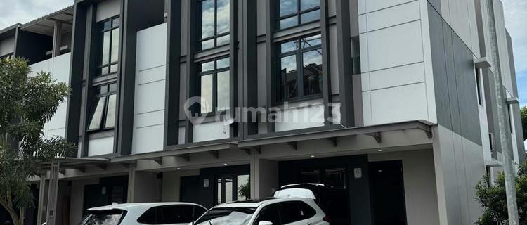 Attached Shop Latinos Business District - Newly Furnished Ready to Use 1