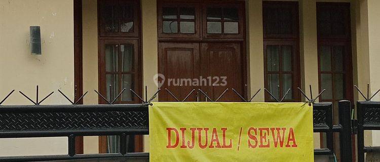 Disewakan rumah siap huni ,luas muat parkir mobil 3 di Banjar Wijaya  Tangerang . 1