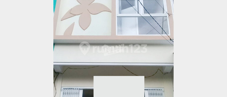 Two-Storey Shop House in Tunggulwulung Area, suitable for Office/Culinary Business. 1