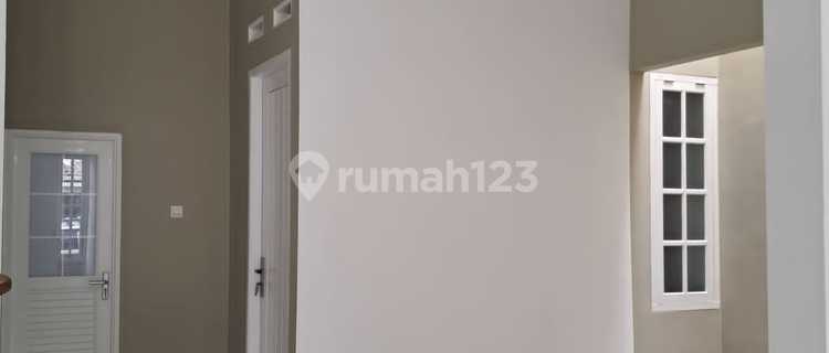 Beautiful Neat Ready-to-Live House in BSD, South Tangerang 1