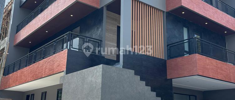 Jual Rumah Mewah dengan Private Lift Sutera Feronia Park - Alam Sutera 1