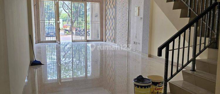 Dijual Cepat dan Murah Ruko 4 Lantai Hadap Jalan Boulevard di Green Lake City 1