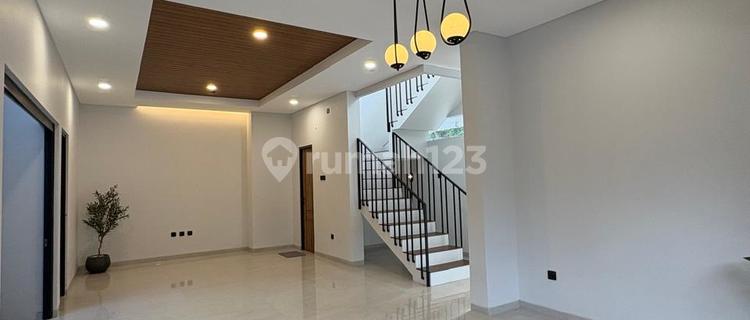 Rumah Minimalis Modern di Kencana Loka Bsd, Tangerang Selatan 1
