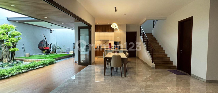 Beautiful House Fully Furnished SHM at The Green BSD, South Tangerang 1