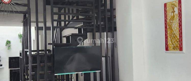 Rumah 2 Lantai Bagus Furnished di Muara Karang Jakarta Utara 1