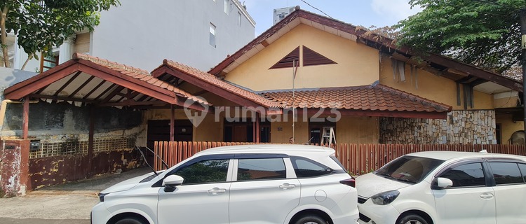 PRICE DROP: House Opposite Kasablanka City in Palbatu Tebet, Land Price Only 1