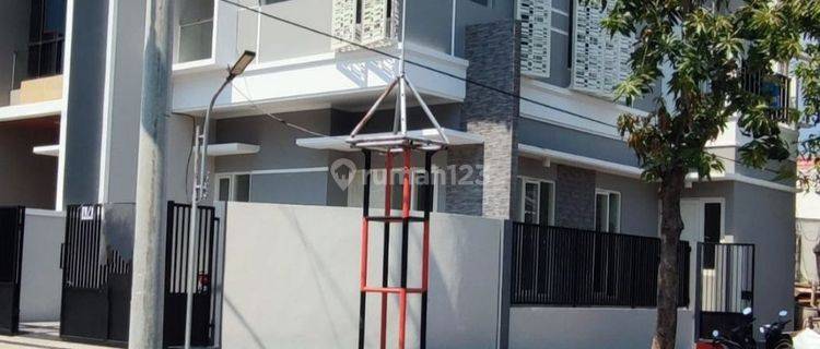 Dijual Rumah Baru Di Kutisari Indah Selatan, Dekat Kampus Petra  1