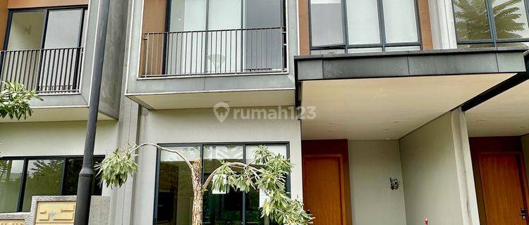 Rumah Depan Taman Siap Huni Full Furnished di Sanctuary Tanglin 1