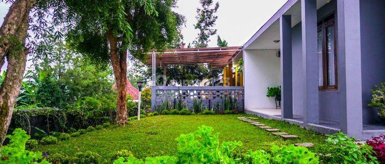 Villa Kayu Manis View Pedesaan di Padaasih Cisarua 1