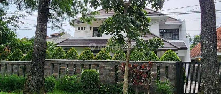 Dijual Rumah Mewah dan Strategis di Cimanuk Bandung 1