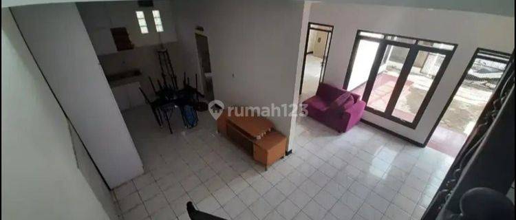 Dijual Rumah di Jalan karasak SHM 2 Lantai semi furnished hadap Selatan 1