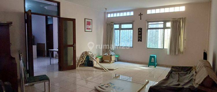 Dijual Rumah 2 Lantai SHM Lokasi Strategis di Jamika 1