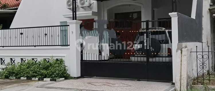 Di jual / Disewakan Rumah 2 Lt Baru Renovasi Jl Dukuh Kupang Timur  1