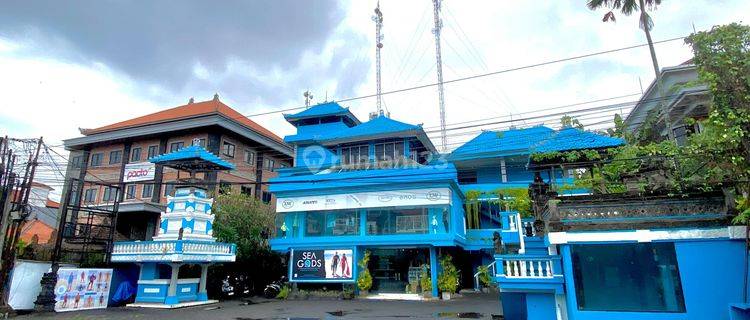 GEDUNG TIGA LANTAI DI JALAN UTAMA KAWASAN PARIWISATA SANUR 1