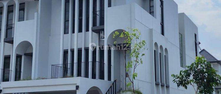 Rumah 3 lt Hook Rapi Furnished di Greenwich BSD 1