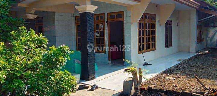 Di jual/disewakan rumah Cicenang dekat bunderan tonjong 1