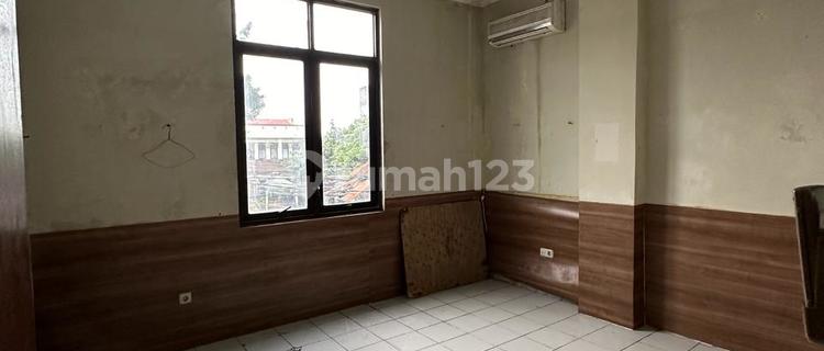 Ready-to-Use Shop House in a Very Strategic and Busy Location, Suitable for Business or Office. 1