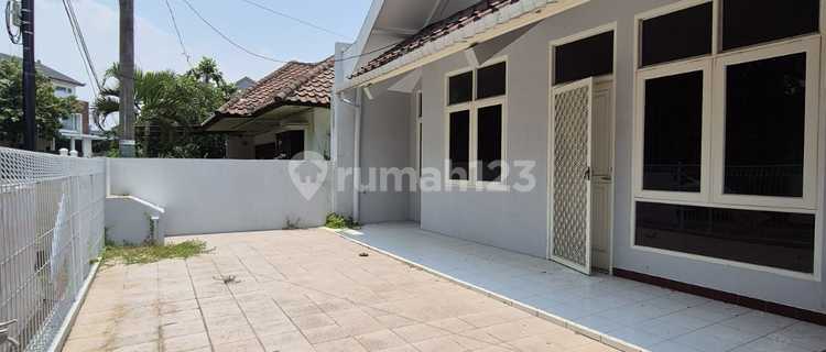 Rumah Nyaman 1,5 Lantai di Kawasan Duta Gardenia Jakarta Barat 1