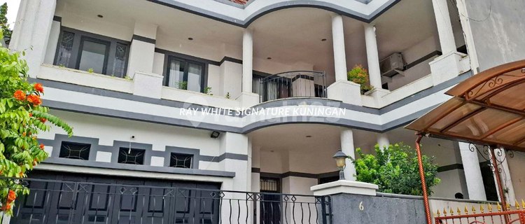 Ready-to-Occupy House in Prime Location at Pondok Indah 1