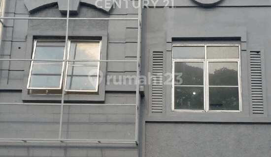 ROW HOUSE  ON THE MAIN ROAD IN DELTMAS 1