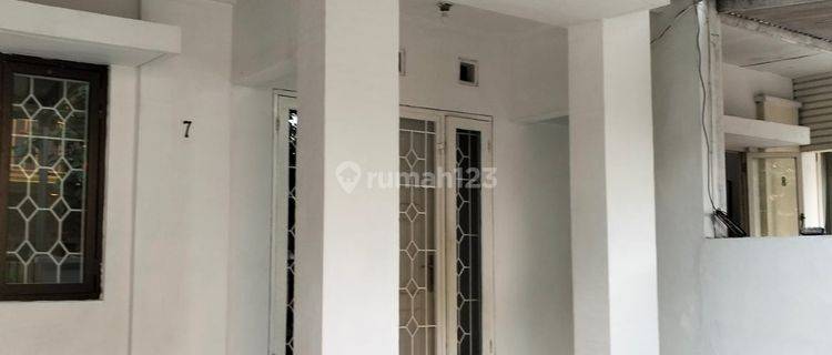 Rumah Disewa Bagus Ada Kitchen Set di Alam Sutera, Tangerang 1