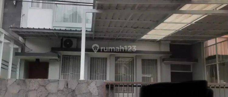 Rumah 3 Lantai di Setiabudi SHM Bagus 1