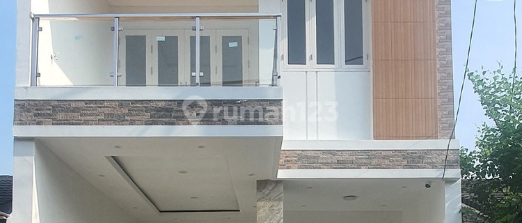 Rumah Bagus di Kencana Loka BSD City, Tangerang Selatan 1