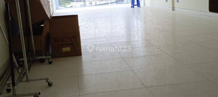 Pererenan shophouse for rent in strategic location  1