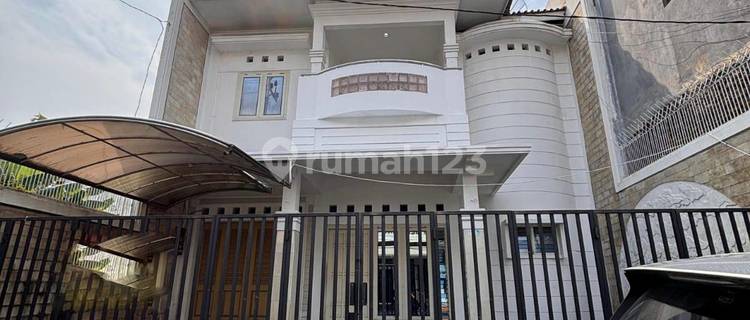 Rumah Tengah Kota Strategis di Jl. Taman Seteran Barat Semarang 1