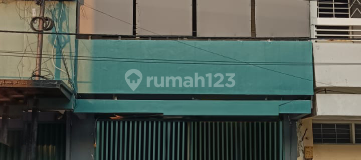 For Rent Shop House in the Center of Bustling Jl. Beteng Semarang 1