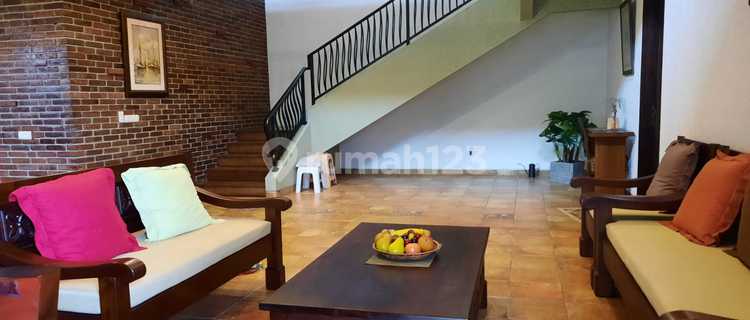 Dijual Rumah Mewah Full Furnished 2 Lantai di Jl. Nusa Indah Ungaran 1