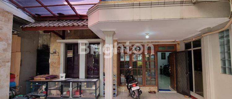 Rumah Cantik 2 Lantai Kondisi Masih Bagus di Bekasi Jawa Barat 1