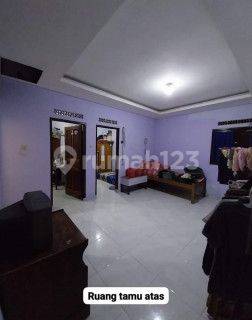 Petemon, Dijual Cepat Harga Bu Rumah 2 Lantai Terawat, Lokasi Strategis Tengah Kota Dekat Banyak Fasum  1