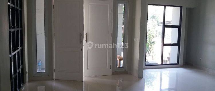 Dijual Rumah 2 Lantai di Delatinos Bsd 1