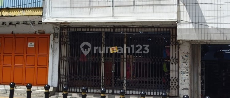 2-Story Ruko Royal Suitable for Contemporary Business 1