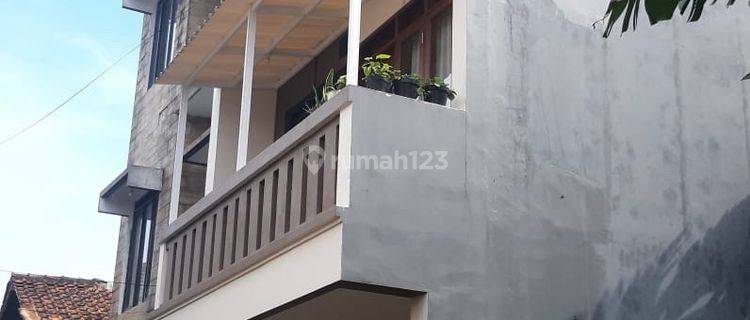 RUMAH 3 LANTAI MODERN NYAMAN STRATEGIS DI DAGO KOTA BANDUNG 1