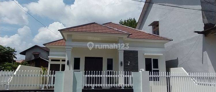 Rumah Cantik Siap Huni Jl. Ujung Pandang 1 1