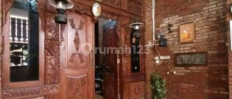 Dijual Rumah 3 Lantai Estetik Tengah Kota di Jl Pleburan Singosari 1