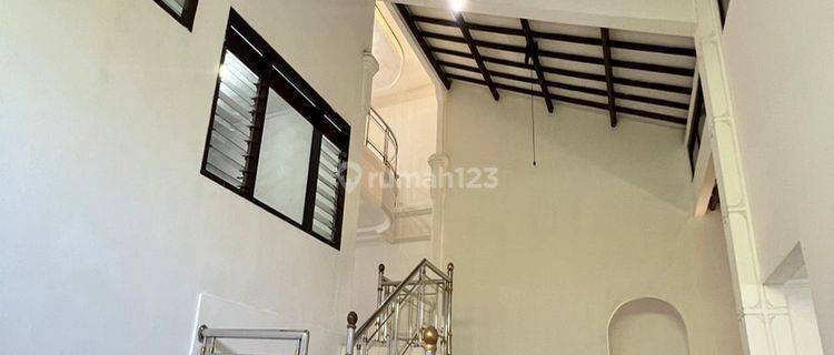 Sewa Rumah Besar Baru Direnov Budisari 1