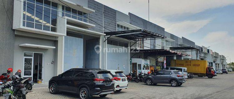 Gudang Kebomas Nol Jalan Raya Pantura 1