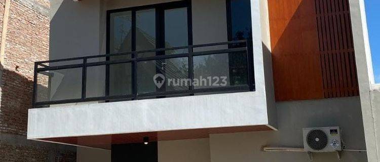 Rumah 2 Lantai Baru Dengan Akses Mudah Design Mewah Scandinavian 1