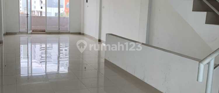 FOR SALE/FOR RENT SHOPHOUSE ON JUANDA MAIN ROAD, CIPUTAT 1