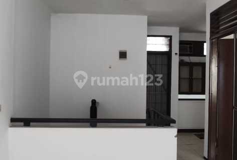 House For Sale Strategic Location SHM - Certificate of Ownership House in Janur Kuning, Harmony Complex, Kelapa Gading 1