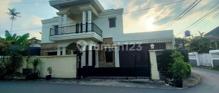 Rumah Mewah 2 Lt, Luas ,Tenang, Nyaman, Pool, Hook, Siap Huni  1